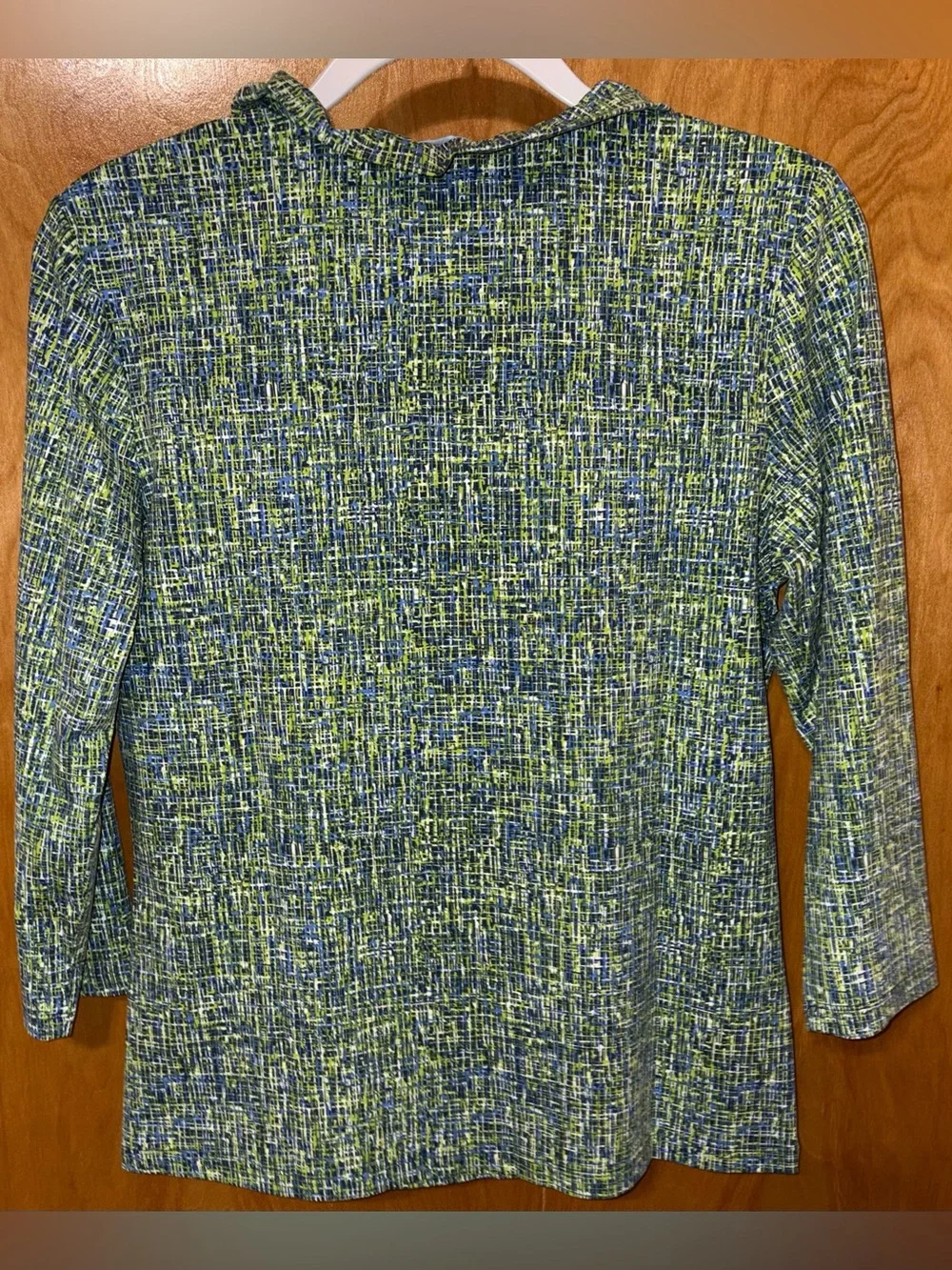 J. McLaughlin green/blue printed Catalina Cloth v-neck top with ruffles Large